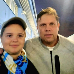 Футбольна зірка заходить до бази
