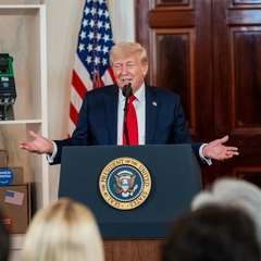 Трамп закликає Україну швидко погодитися на переговори з Росією