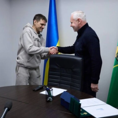 Переселенець рятує дітей на льоду