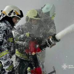 Пожежа на Дніпропетровщині: рятувальники під загрозою