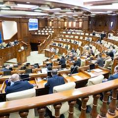 Енергетична криза: Парламент Молдови зменшив освітлення, депутати не користуються ліфтами