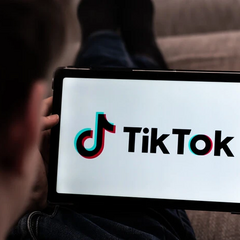 Трамп з підписом документа