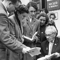 Максим Рыльский и его сексот