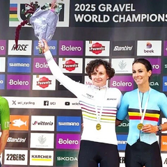 Велогонщица из Литвы отказалась стоять рядом с россиянкой