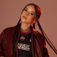 Singer NASTYA SEMCHUK against cosmetology on Instagram