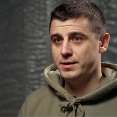 Командир морпіхів веде бойових нагороджень військовикам