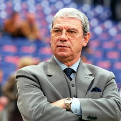 Изображение умершего румынского футбольного тренера