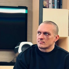 Усик разрушает дом, в котором жили оккупанты
