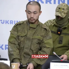 Китайский военный автомат с флагом Украины