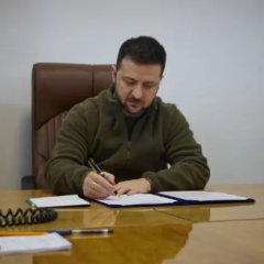 Зеленский подписал продление военного положения