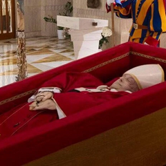 фото покійного Папи Римського