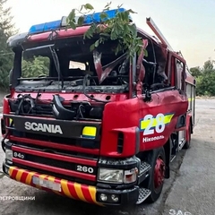 Спасатели под обстрелом россиян в Никополе