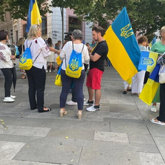 Украинцы вышли на улицы Европы