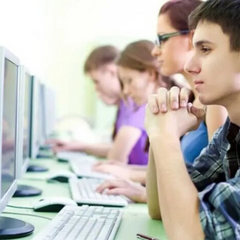 Студенти на лекції по НМТ