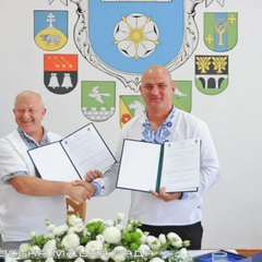 Логотипы городов-побратимов Чортків и Сатанів