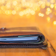 Wallet on the table - risky