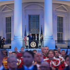 Трамп і глава UFC на історичному турнірі