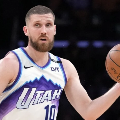 Sviatoslav Mykhailiuk playing in NBA