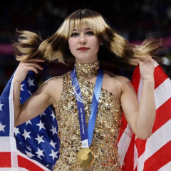 Аліса Лю та Тейлор Свіфт на олімпіаді