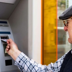 Пенсійні пожертвування: сума та отримувачі