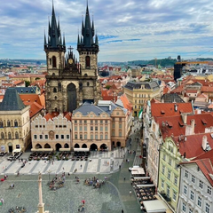 Пражська гора з написом 