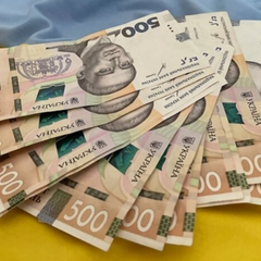 Людина заполонює паперові форми