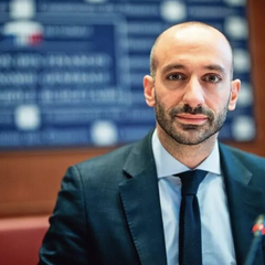 Макрон і підпис гарантії миру