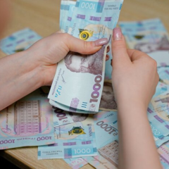 Шукачі роботи в офісі заробляють більше