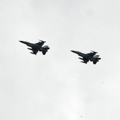 Истребители F-16 в воздухе