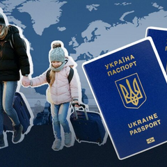 Флаги Украины та ЕС на темном тлі