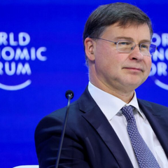 Еврокомиссар называет причины сложных санкционных решений