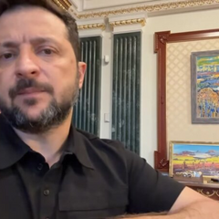 Зеленський слухає доповіді від розвідників
