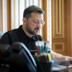 Зеленський виступає з заявою на прес-конференції