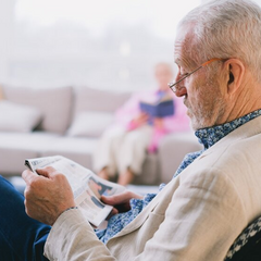 Картинка: пенсіонер без грошей у руках