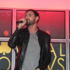 Козловский выступает на концерте в бомбоукрытии Запорожья