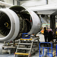 Розбір вантажного літака на запчастини