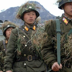 Солдаты КНДР с медленного пешего движения