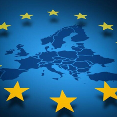 Логотип ЕС и украинские фрукты на фоне