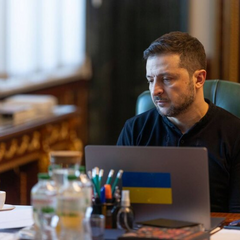 Зеленский на Ставке разговаривает с производителями дронов