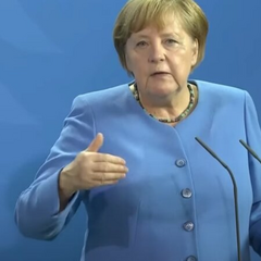 Меркель допомогла Путіну вкрасти Крим