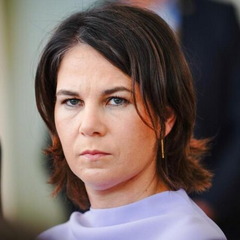 Бербок у Києві: Росія саботує мирні переговори та продовжує руйнувати Україну