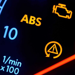 Найнебезпечніші сигнали на панелі приладів