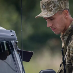 Молоді чоловіки 18-22 роки виїжджають з України