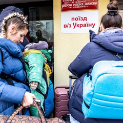 Біженці працюють після повернення в Україну