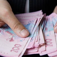 Деньги на карту: кто получит до 3000 грн