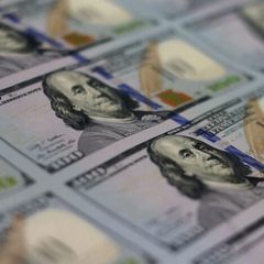 Долар втрачає статус тихої гавані