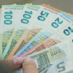 Зображення готівкових розрахунків та розкоші