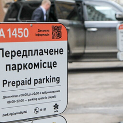 Паркінги забиті автомобілями, а стоянки дорожчають