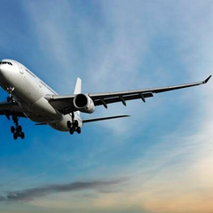 Прапор україни із літаками на тлі