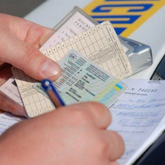 Пенсионер за рулем автомобиля